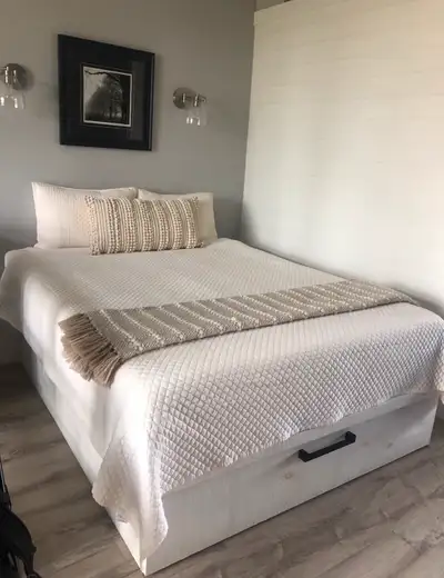 Bachelor Suite Available August 1