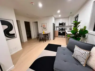 New Renovation Furnished Rooms w/ Private Bath Near UT Scarb