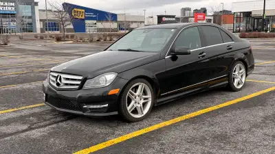 2013 C350 black on black in mint condition.. panaromic roof.. excellent condition..
