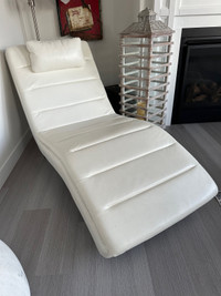Chaise lounge 