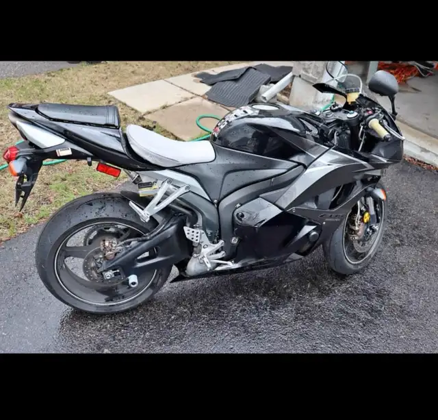 CBR 600RR in Sport Bikes in Oshawa / Durham Region - Image 9