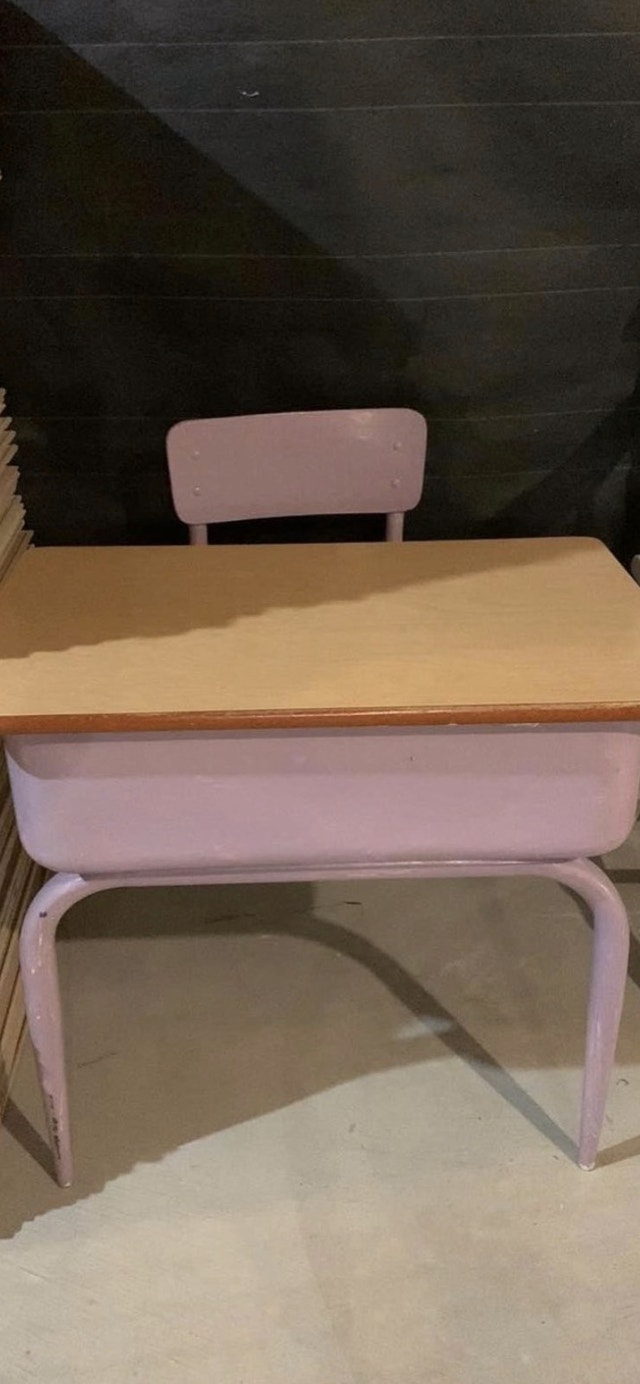 Children’s school desk with chair attached Desks Ottawa Kijiji