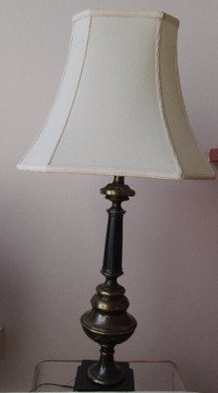 TABLE LAMP BLACK AND BRASS Lampe de Table
