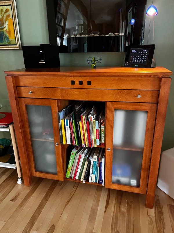 Chaises et buffet en merisier rouge Buffets et vaisseliers Lévis