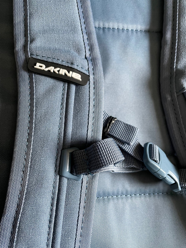 Dakine Campus Backpack 18L in Kids & Youth in Penticton - Image 3