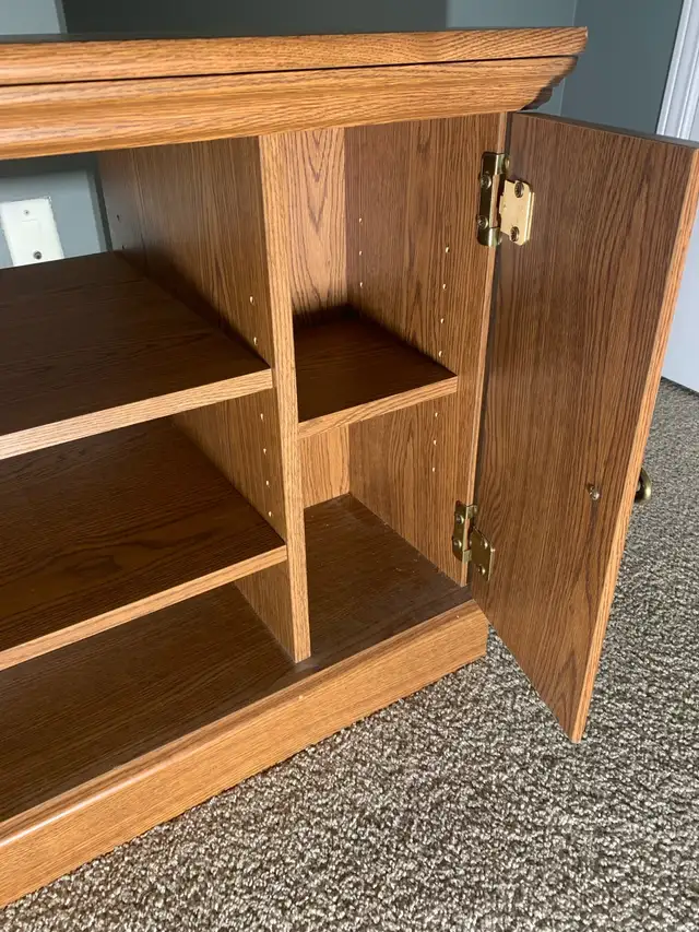 TV stand in TV Tables & Entertainment Units in Ottawa - Image 5
