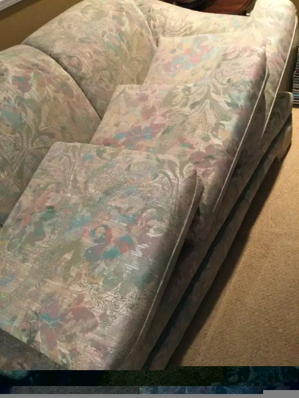 Beautiful Classic Sklar Peppler Sofa in Couches & Futons in Penticton - Image 8