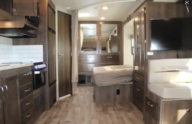 Class C RV - The Perfect Family RV or Couples Cruiser! in RVs & Motorhomes in Ottawa - Image 10