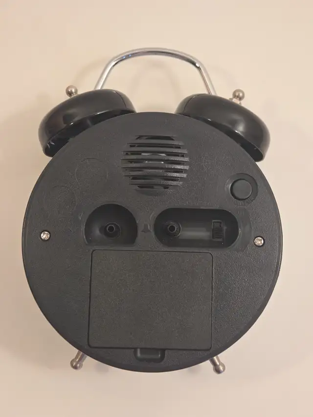 Brand New Penguin Twin Bell Alarm Clock – AA in Home Décor & Accents in City of Toronto - Image 3