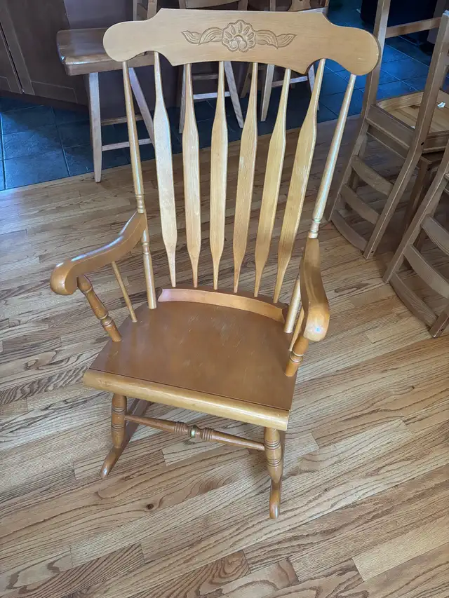 Midcentury Vintage Windsor rocking chair in Chairs & Recliners in Calgary - Image 2