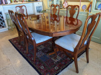 Luxurious set of dining table with 6 chairs