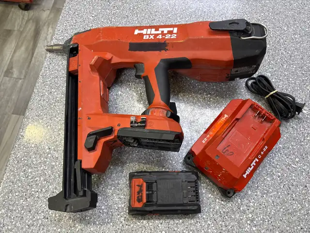 Milwaukee BX 4-22 Nuron Nail Fastener With Battery And Charger in Power Tools in Oshawa / Durham Region - Image 2