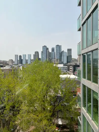 Ready to move in right away. This beautiful one-bedroom, fully furnished apartment is located in Gri...