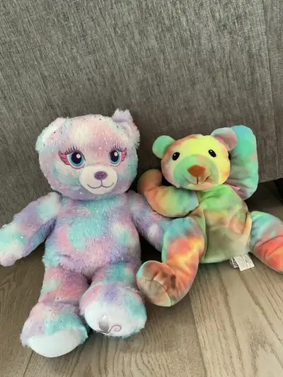  Two teddy bears, View more