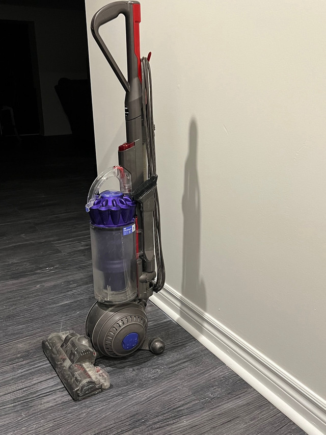 Dyson Vacuum cleaner. Ball Animal 2 in Vacuums in Barrie - Image 4