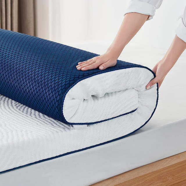 BRAND NEW LINSY LIVING 3 Inches Twin Memory Foam Mattress Topper in Beds & Mattresses in City of Toronto