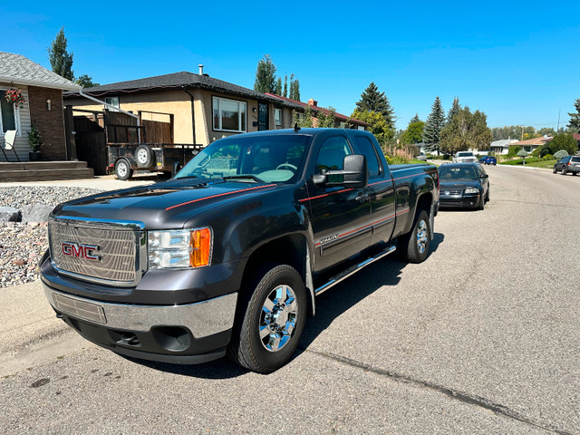 2011 GMC 2500 HD Duramax 4x4 in Cars & Trucks in Calgary - Image 3