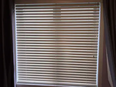 Excellent condition! 2" Aluminum Horizontal Blinds /Stores horizontaux lamelles aluminium 2po Marque...