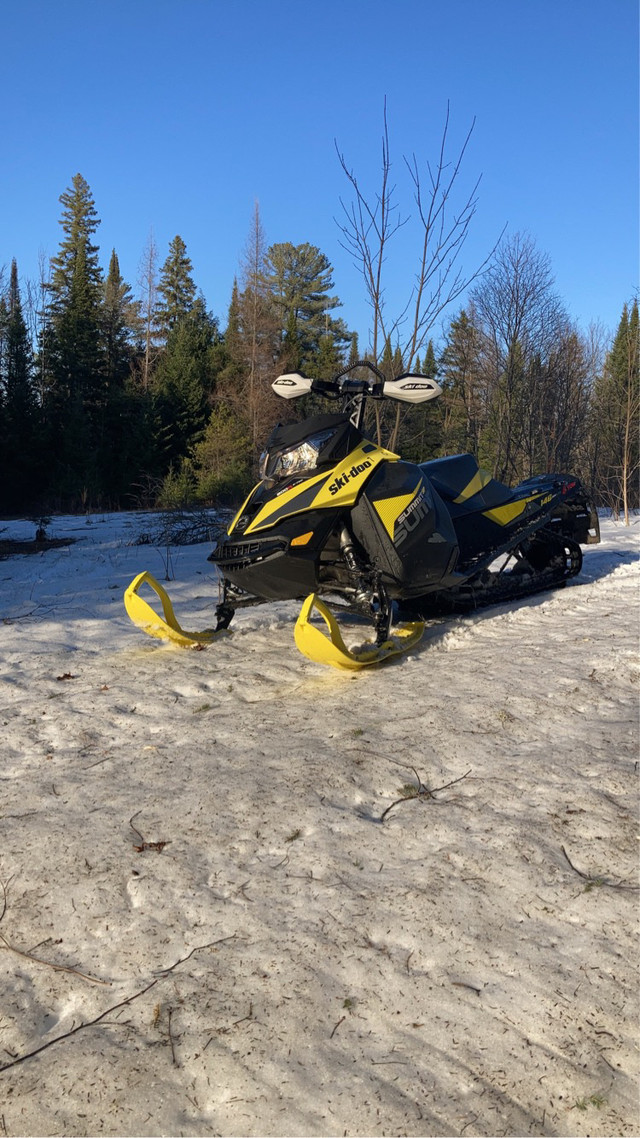2017 summit 800R in Snowmobiles in North Bay