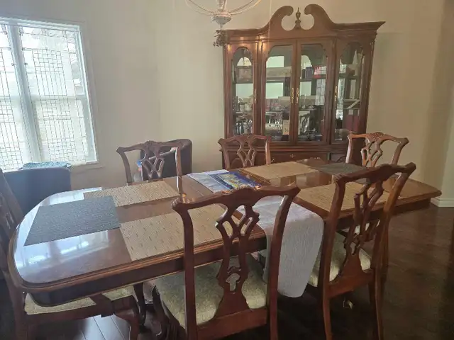 Dining Set469585406282311681