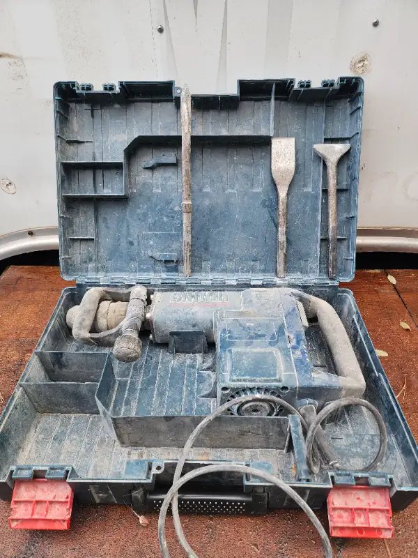 Bosch 11316 - SDS-max Demolition Hammer SKU: BOS11316 3 Bits in Power Tools in Windsor Region - Image 10