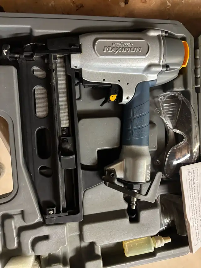 16 gauge nailer in Power Tools in Hamilton - Image 3