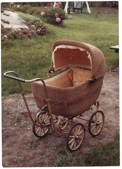 Carrosse en osier début siècle authentique, View more