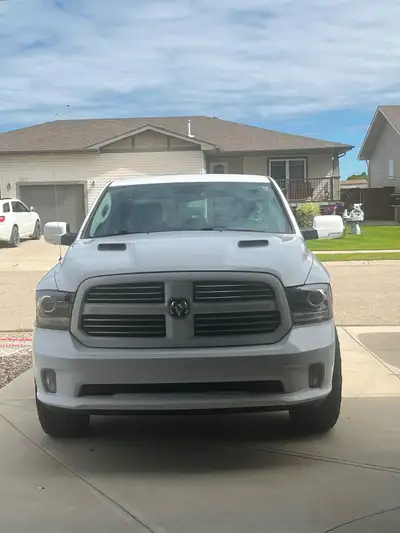V8 Hemi, fully loaded leather, heated/vented seats, heated steering wheel, tonneau cover. All highwa...