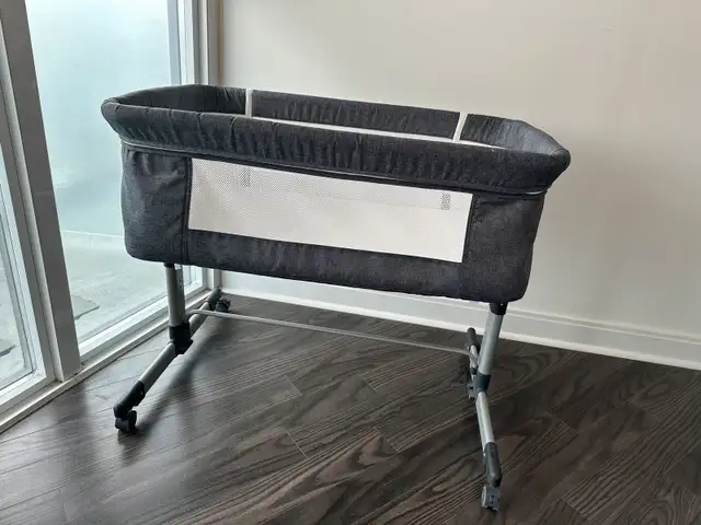 Baby bassinet in Cribs in Mississauga / Peel Region - Image 5