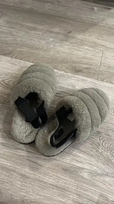 UGG fluffy slipper, View more