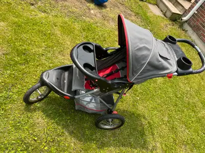 Baby Trend Expedition sport jogger stroller. It comes with optional rain cover. Kids are grown up, s...