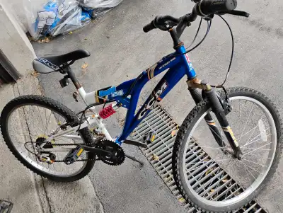 Velo CCM pro series  Besoin  reparer pour Les Vitesses, View more