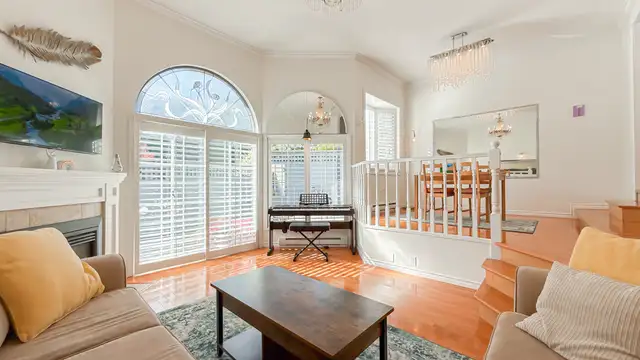 3 Bedrooms ,2.5 BathroomsTwonhouse Foe Sale(North Vancouver)62863329615234124