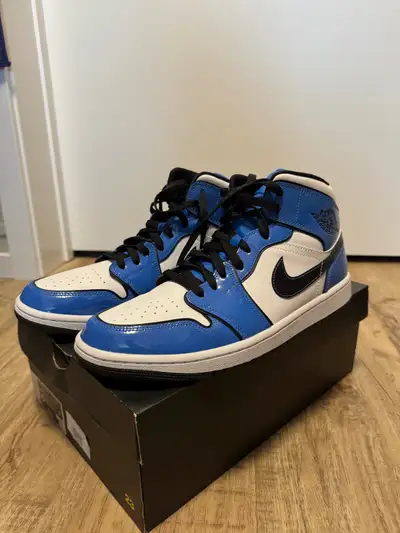 Air Jordan 1 Mid SE (Signal Blue), View more