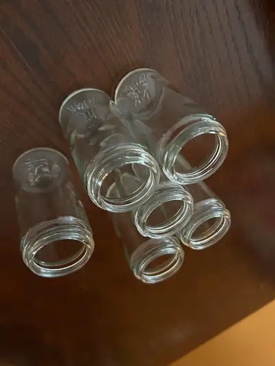 Petites bouteilles vide à épices., View more