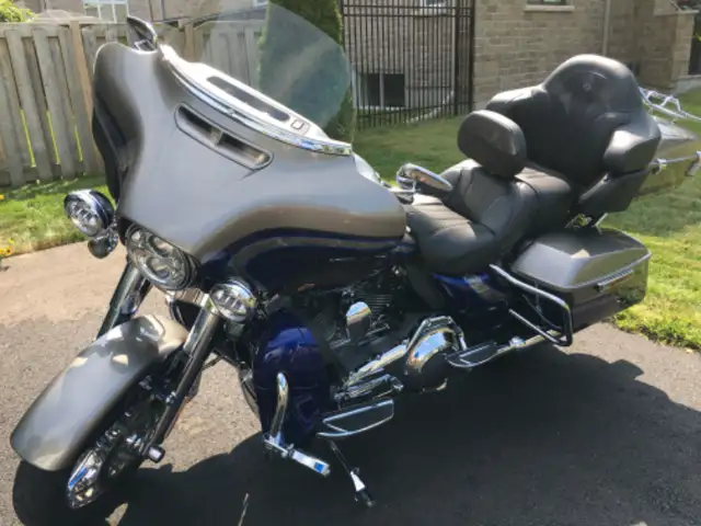 2016 Harley Davidson CVO Limited in Touring in City of Montréal - Image 5