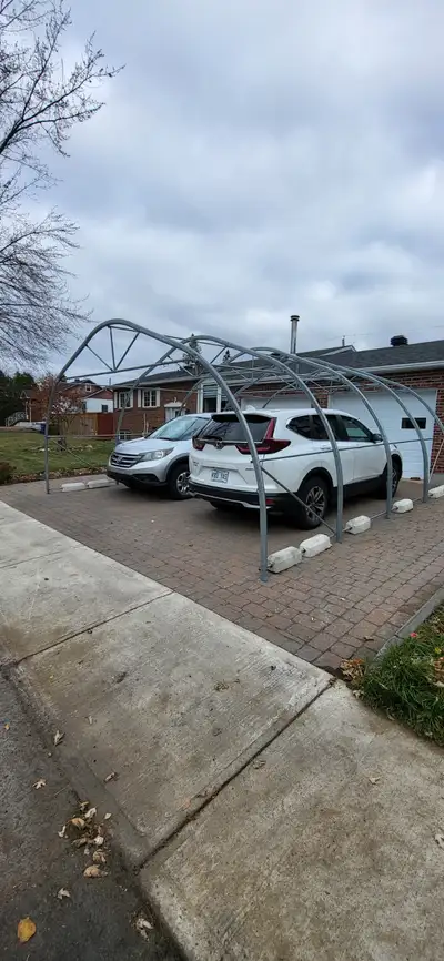 Abri Auto double côte à côte 18x20 pieds. Modèle Reno Dépôt. Frame seulement, sans toile.