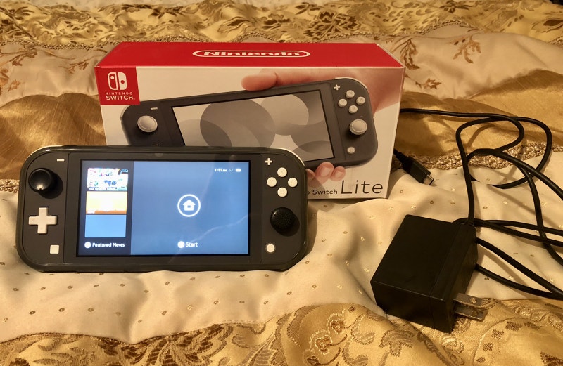 Nintendo Switch Lite Gaming System / Console Nintendo Switch Cape