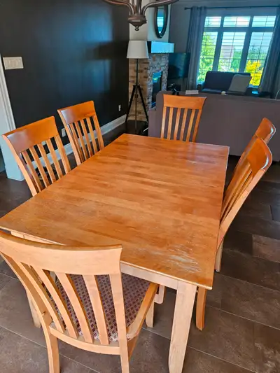 Canadel Dinning Table 38" x 60" 2 Arm Chairs 4 Standard Chairs 1 table insert adds 18" to the table...