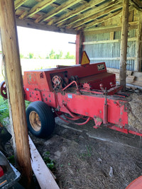 MF 124-small square baler