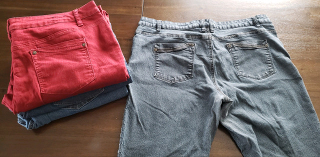 Set of 4 Santana Jeans and 4 Denver Hayes shorts Size 18 in Women's - Bottoms in Brantford - Image 3