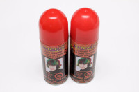 Deux bouteilles neuves de colorant en aérosol rouge pour cheveux