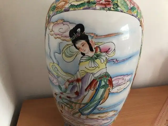 Large 24" Chinese porcelain floor vase traditional Chinese in Arts & Collectibles in Winnipeg - Image 7