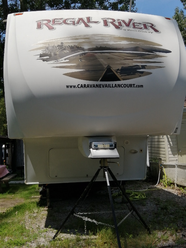 FIFTH WHEEL 30 pieds, HEARTLAND ELKRIDGE 27RLSS 2012 dans Caravanes classiques  à Ouest de l’Île - Image 2