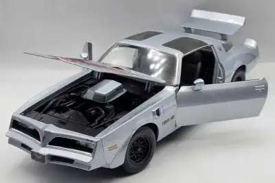 1/18 Pontiac Firebird Trans Am Diecast Model Car Maisto, View more
