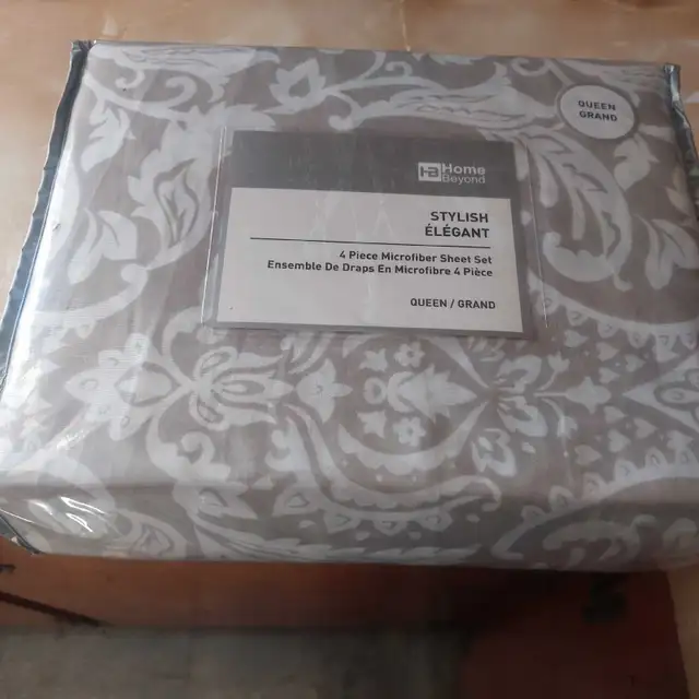 4 piece microfiber queen sheet set in Bedding in Charlottetown - Image 3