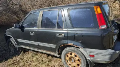 Rough 1997 Honda CRV for sale. Breaks not working, no battery, engine runs good. Parked 2025. Good f...