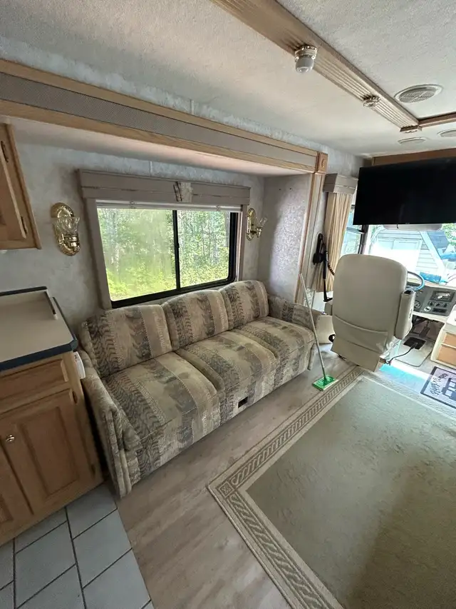 1999 Monaco Diplomat - 38’ Motorcoach - NEW MVI - MUST SELL in RVs & Motorhomes in Bridgewater - Image 5