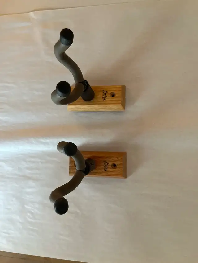 Guitar / Instrument Hangers in Other in City of Montréal - Image 3