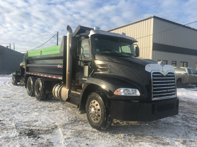 2015 Mack Gravel Truck in Heavy Trucks in Regina - Image 2
